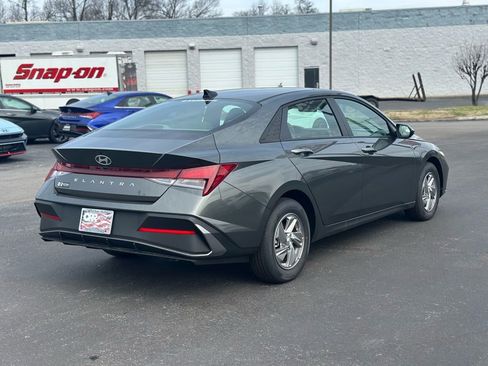 New 2026 Hyundai Elantra SE image 7