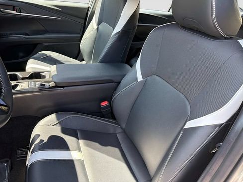 Used 2025 Toyota Camry SE FWD image 19