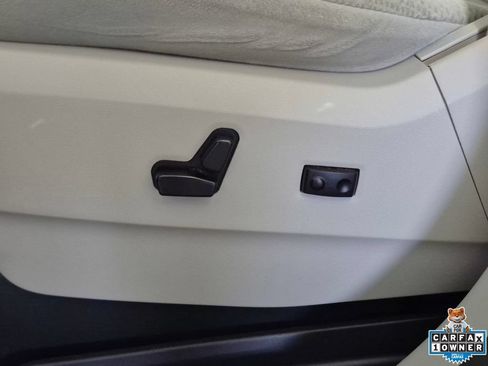Used 2014 Dodge Grand Caravan SXT FWD image 17