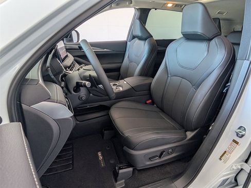 Certified 2026 INFINITI QX60 Luxe w/ Cargo Package image 5