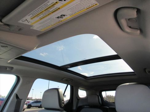 Used 2022 GMC Terrain SLT w/ Infotainment Package II image 25