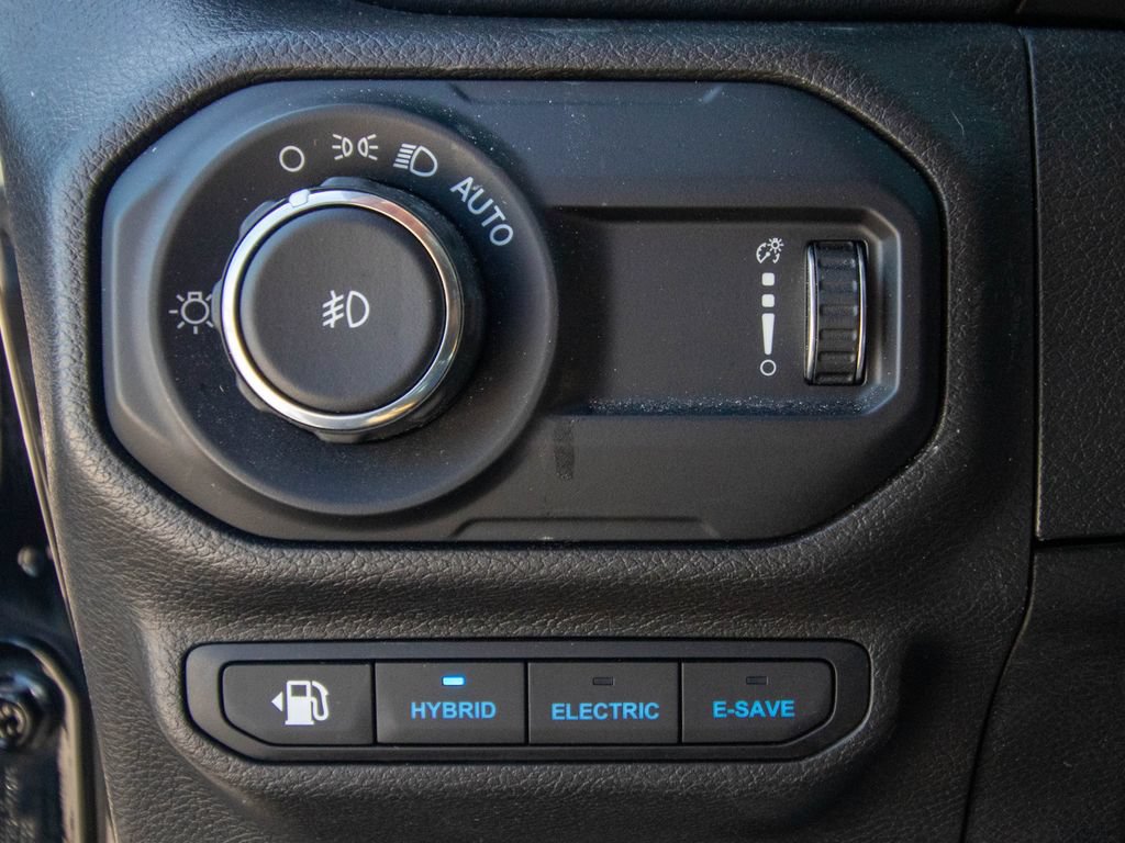 Used 2023 Jeep Wrangler Unlimited Sahara AWD/4WD image 26