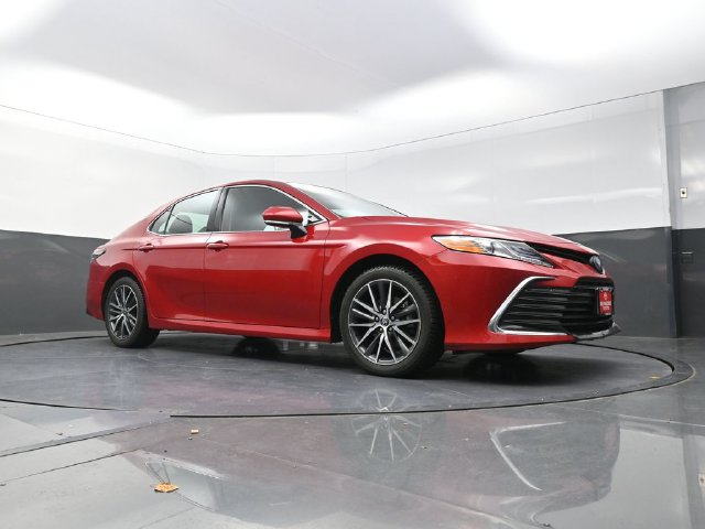 Used 2023 Toyota Camry XLE w/ Cold Weather Package FWD image 31