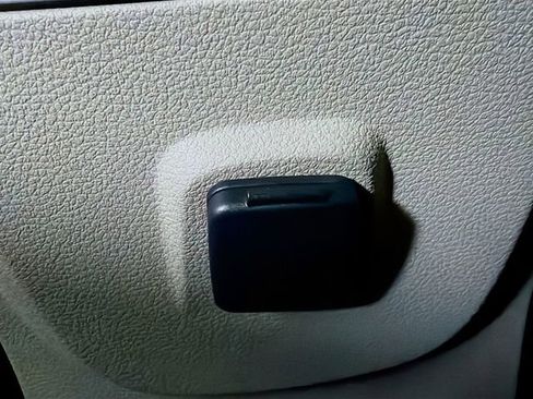 Used 2018 Ford Escape SE image 25