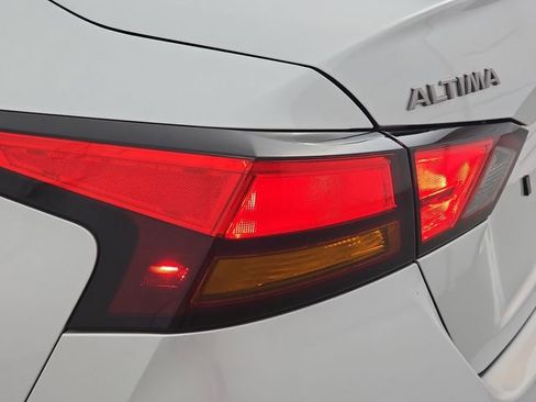 Certified 2024 Nissan Altima 2.5 SV FWD image 32