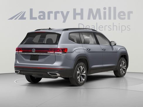 Used 2025 Volkswagen Atlas SE w/ Black Wheel Package AWD/4WD image 2
