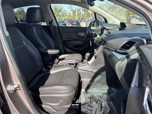 Used 2014 Buick Encore FWD image 19