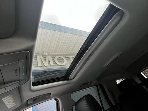 Used 2020 Chevrolet Tahoe Premier AWD/4WD image 31