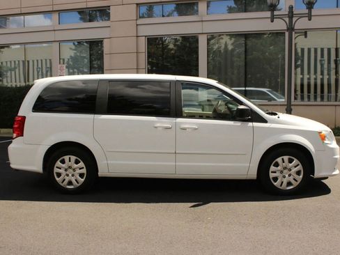 Used 2016 Dodge Grand Caravan SE w/ Quick Order Package 29E SE FWD image 11