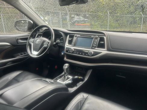 Used 2019 Toyota Highlander Limited image 18