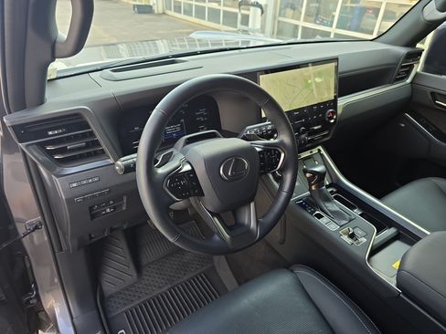 Used 2025 Lexus GX 550 w/ Accessory Package (2T) AWD/4WD image 17