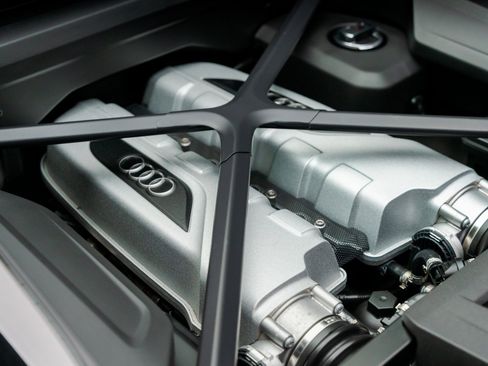 Used 2018 Audi R8 V10 w/ Premium Package image 48