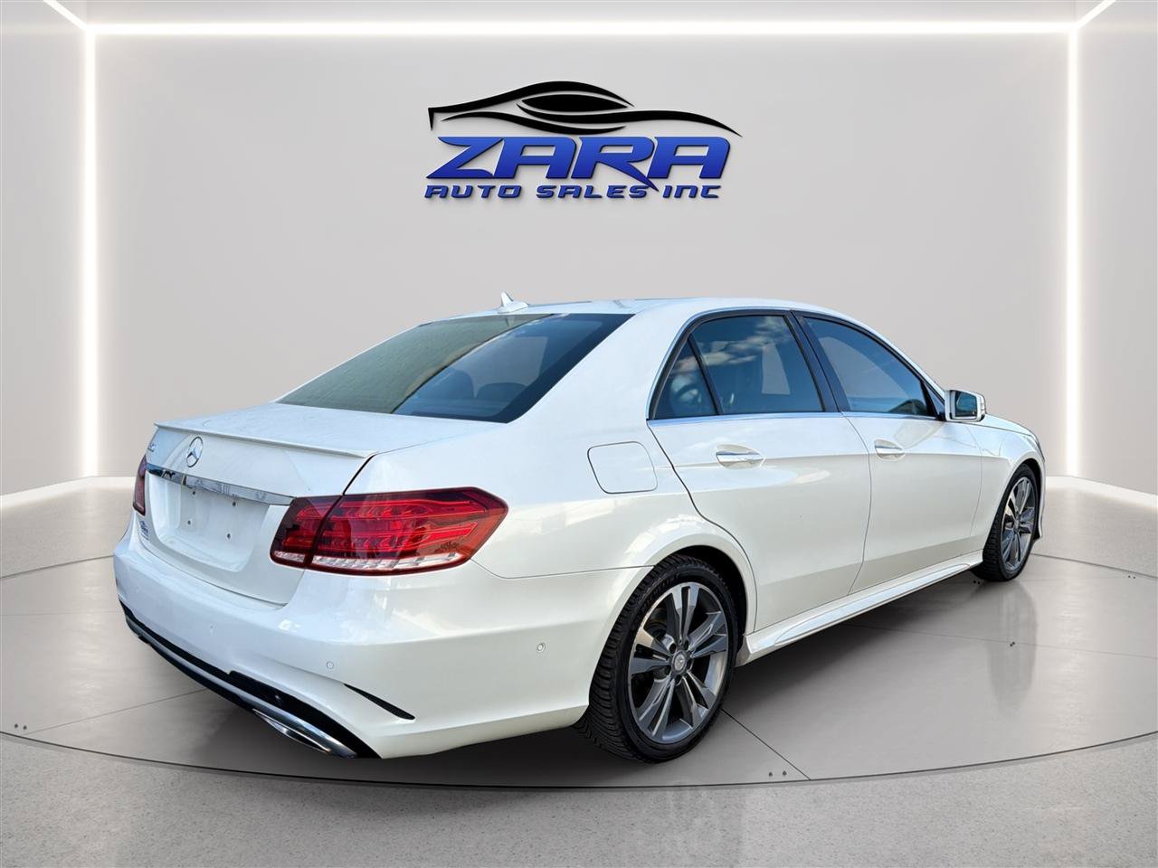 Used 2014 Mercedes-Benz E 350 Sedan image 7