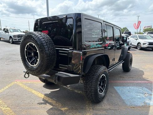 Used 2014 Jeep Wrangler Unlimited Rubicon w/ Connectivity Group AWD/4WD image 9