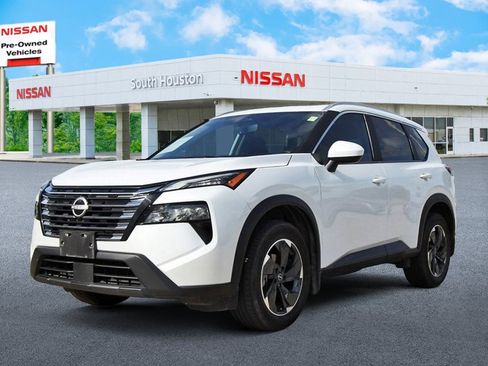 Used 2024 Nissan Rogue SV w/ SV Premium Package image 2