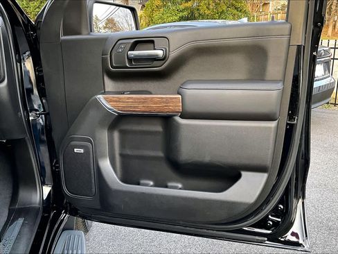 Used 2019 Chevrolet Silverado 1500 High Country w/ High Country Premium Package image 43