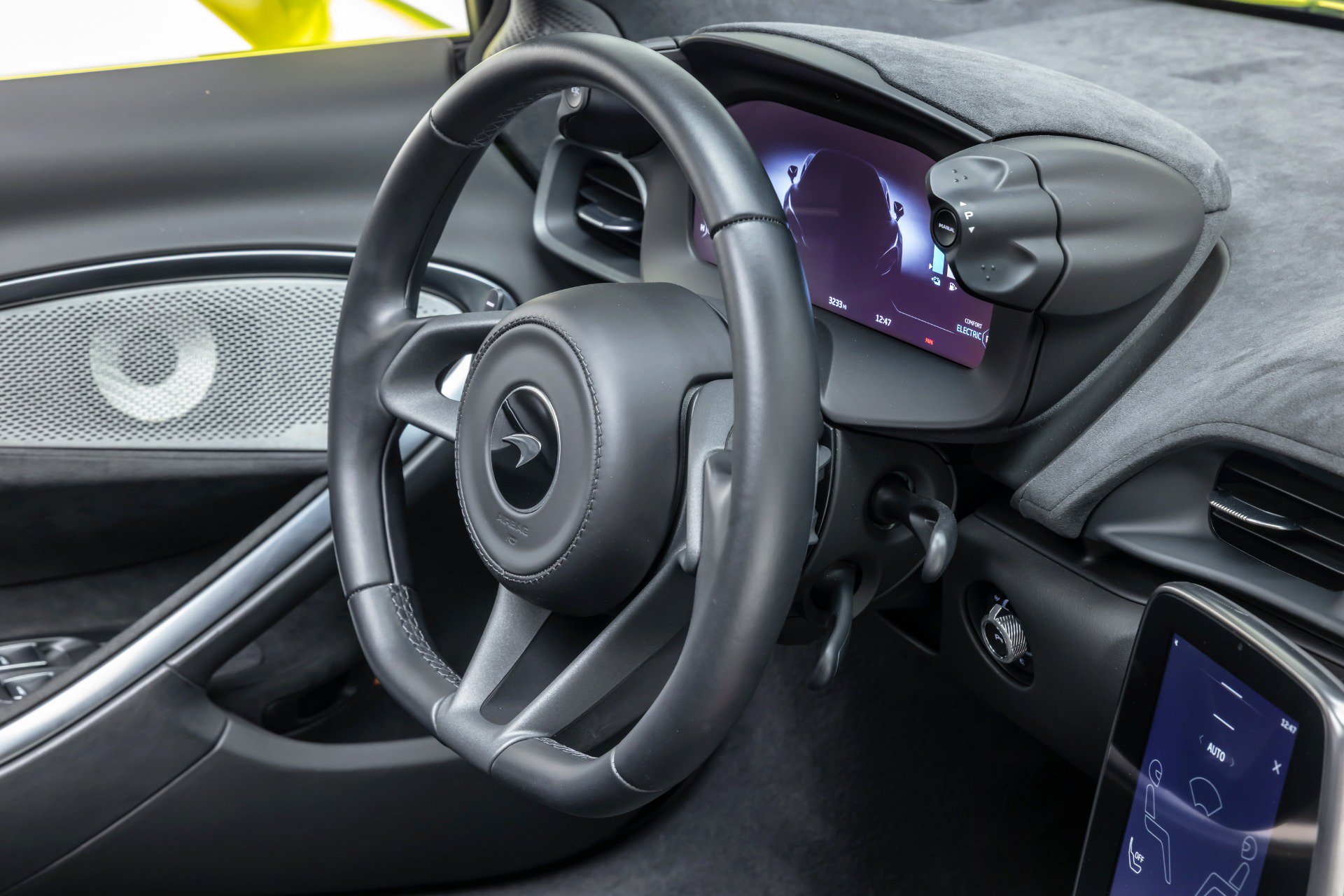Used 2025 McLaren Artura Spider RWD image 47