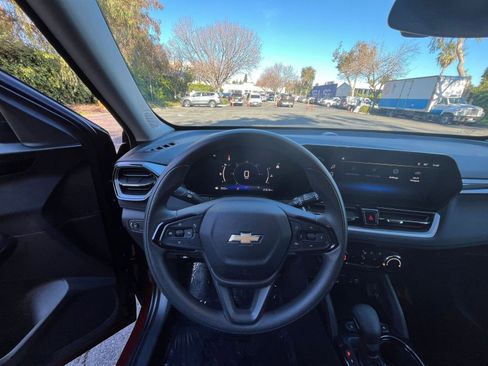 Used 2025 Chevrolet TrailBlazer LT image 32