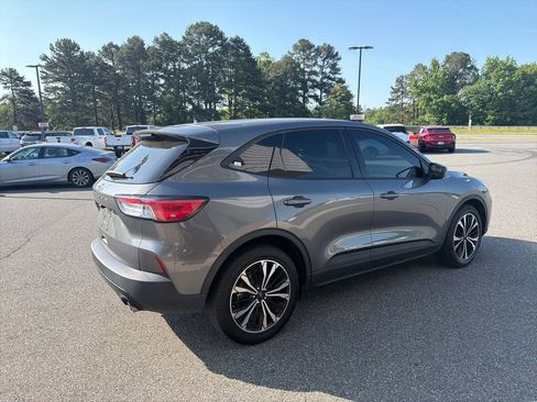 Used 2022 Ford Escape SE w/ SE Sport Appearance Package FWD image 8