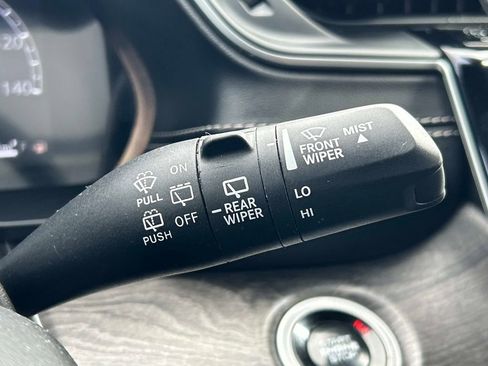 Used 2024 Jeep Grand Cherokee L Limited w/ Luxury Tech Group II image 31