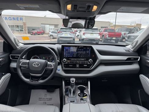 Used 2022 Toyota Highlander Platinum image 19