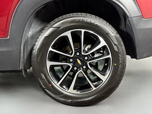 Certified 2025 Chevrolet TrailBlazer LT AWD/4WD image 30