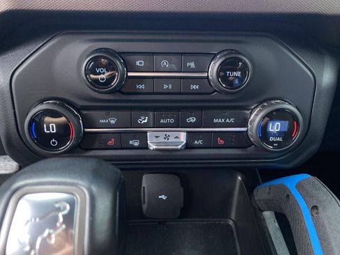 Used 2023 Ford Bronco Outer Banks image 3