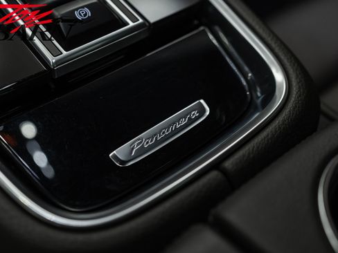 Used 2018 Porsche Panamera 4 image 46