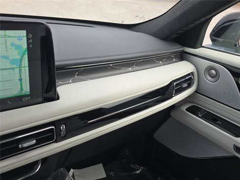 New 2026 Lincoln Aviator Black Label image 24