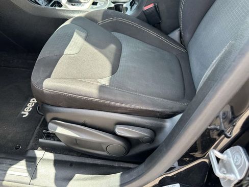 Used 2016 Jeep Cherokee Latitude FWD image 19