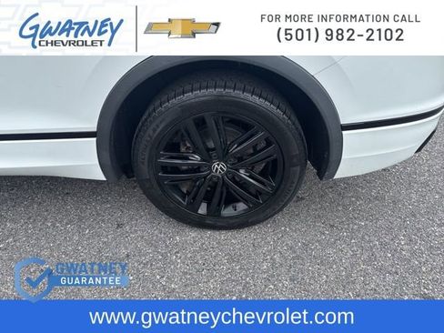 Used 2022 Volkswagen Tiguan SE R-Line image 10