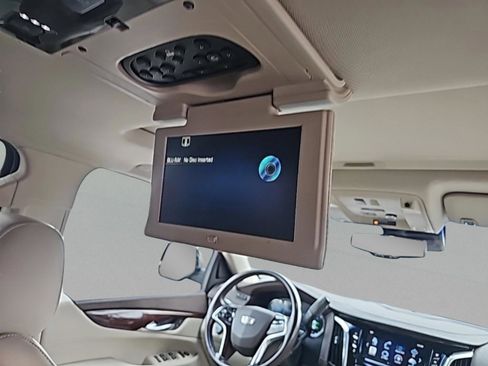 Used 2016 Cadillac Escalade Luxury image 34