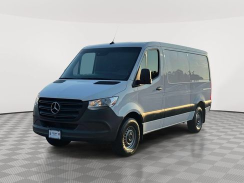 Used 2022 Mercedes-Benz Sprinter 1500 image 3