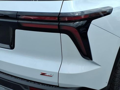 New 2026 Chevrolet Traverse Z71 w/ Enhanced Driving Package AWD/4WD image 9