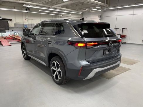 New 2026 Volkswagen Tiguan SE image 2