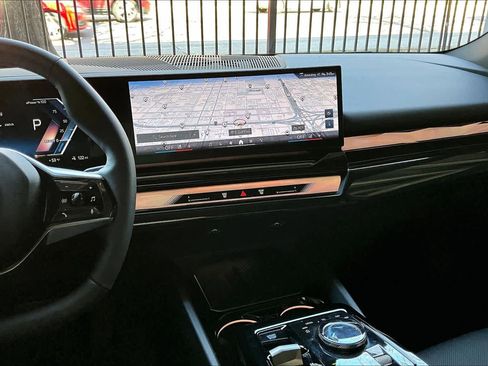 Used 2025 BMW i5 eDrive40i image 6