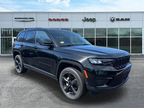 Certified 2023 Jeep Grand Cherokee Altitude AWD/4WD image 1