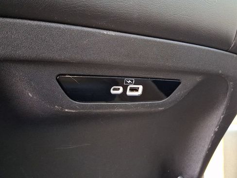 Used 2023 Chrysler Pacifica Touring-L FWD image 13