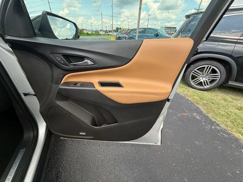 Used 2018 Chevrolet Equinox Premier FWD image 22