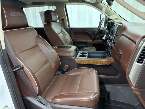 Used 2019 Chevrolet Silverado 2500 High Country w/ Duramax Plus Package image 26