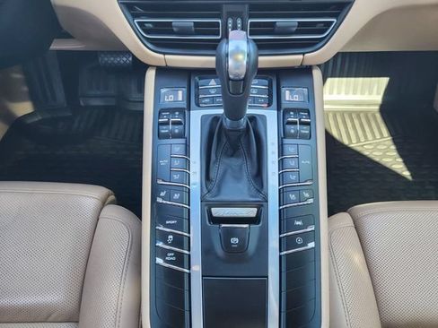 Used 2021 Porsche Macan AWD/4WD image 20