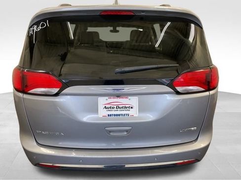 Used 2020 Chrysler Pacifica Limited image 5