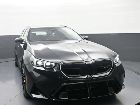 New 2027 BMW M5 Touring AWD/4WD image 2