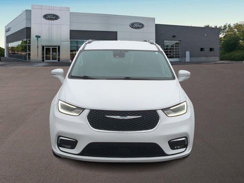 Used 2021 Chrysler Pacifica Touring-L image 3