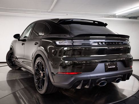 Certified 2025 Porsche Cayenne Turbo GT image 3