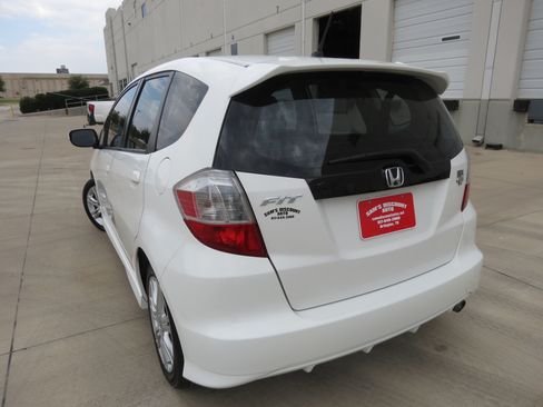 Used 2010 Honda Fit Sport image 3