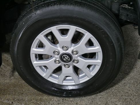 Certified 2024 Toyota Tacoma SR5 AWD/4WD image 15
