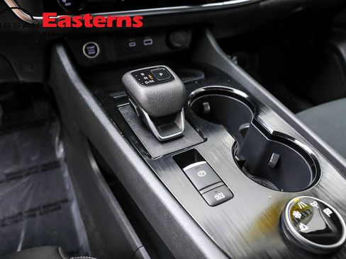 Used 2023 Nissan Rogue S image 18