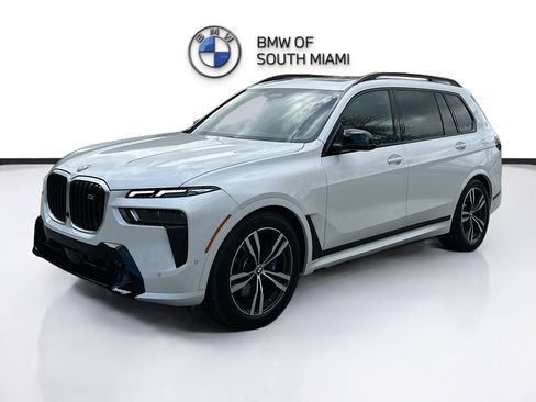 Used 2025 BMW X7 M60i image 3