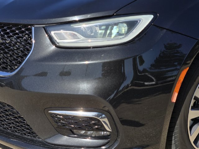 Certified 2023 Chrysler Pacifica Touring-L FWD image 8